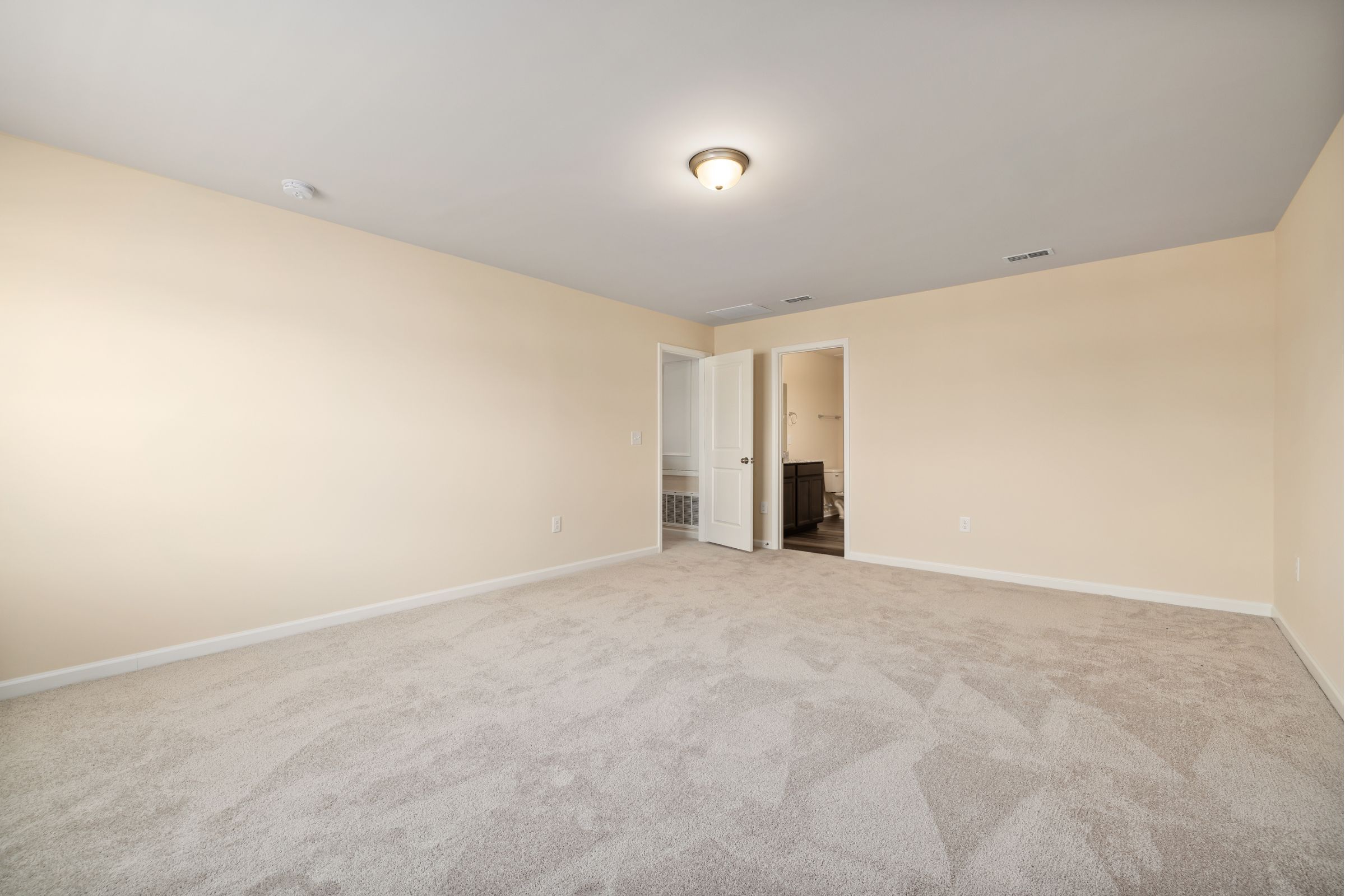 Best Upholstery Cleaning for Apartments in San Dimas & La Verne (What Property Managers Need to Know)